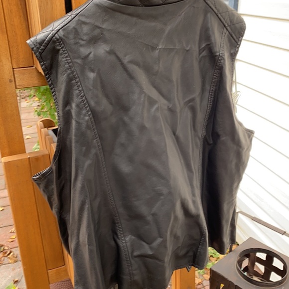 Vest - Picture 4 of 6